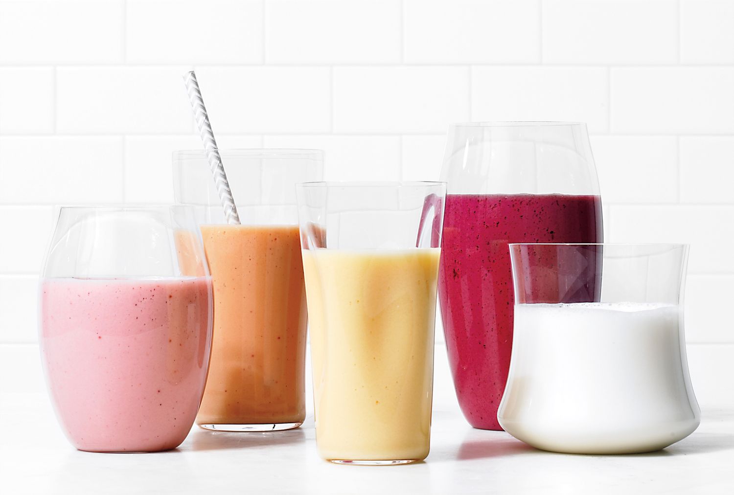 SnackSoftware's tweet card. Are smoothies healthy? Nutrition experts explain the benefits of smoothies. Learn what ingredients you should use in your smoothies to get them right and what to avoid.