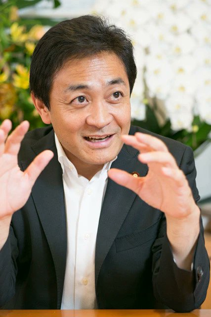 candice_berryz's tweet card. 国民がいまだ野党に不信感を抱いていたり無関心なのは、民主党政権時代の失敗が尾を引いているからだ。そしてそれが"安倍一強"をつくった一因でもある。 かつて民主党に所属し、今は新しい野党の代表を務める国...