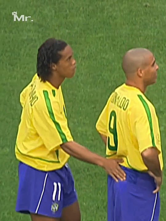 MasoudMzlwm702's tweet card. RONALDINHO E RONALDO DAVAM SHOW JOGANDO JUNTOS 👑🇧🇷
