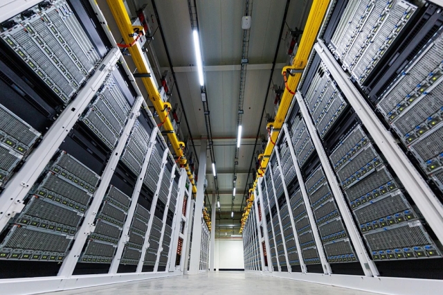 JamesvandenBerg's tweet card.   Microsoft Azure Storage Explorer version 1.39.1 Microsoft Azure Storage Explorer is a free, standalone application that streamlines how Azure Administrators interact with storage accounts. W…