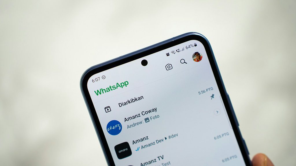 TechBeamsBlog's tweet card. WhatsApp banned on U.S. House devices due to security risks and lack of data transparency, raising concerns over privacy and encryption.