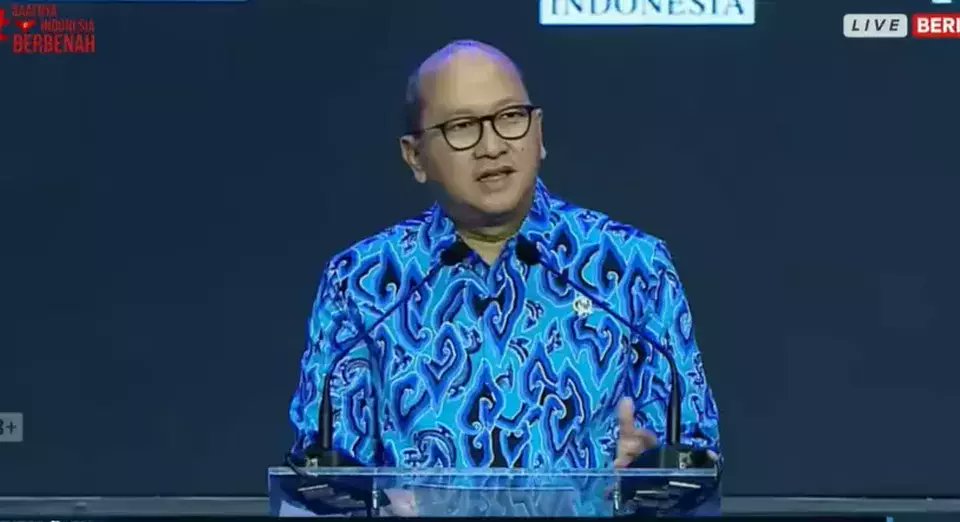 Beritasatu's tweet card. Rosan Roeslani sebut hampir separuh angkatan kerja di Indonesia hanya lulusan sekolah dasar (SD). Hal ini berkaitan dengan SDM terkait investasi.