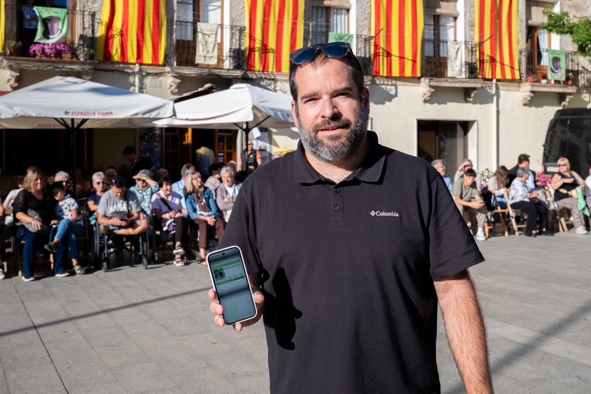 el9nou's tweet card. Arnau Birba va crear el 2023 l'aplicació l'Aixecòmetre, que calcula quants segons dura l'aixecada de la Dansa de Campdevànol cada diumenge i dilluns de la festa major