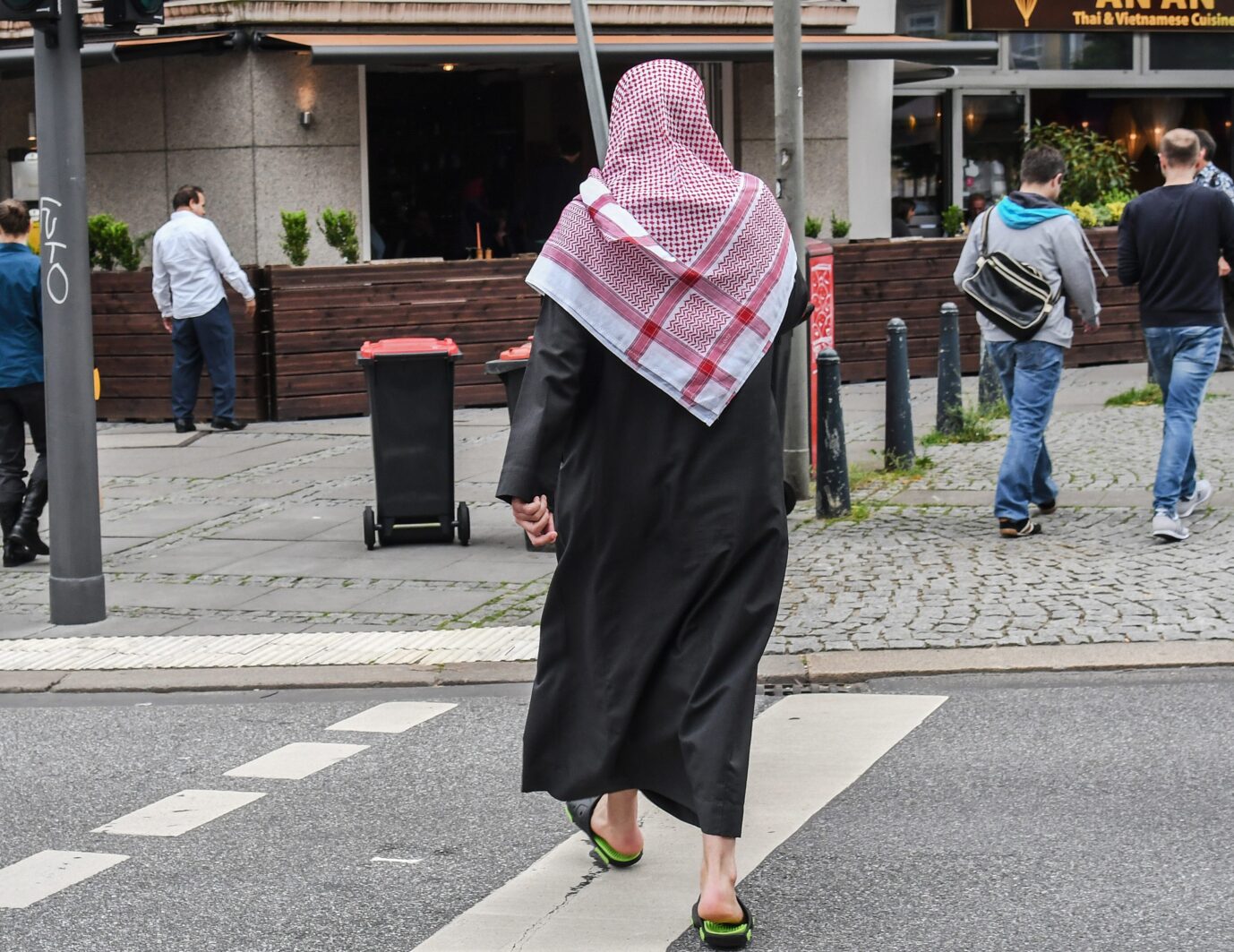 Alice_Weidel's tweet card. Hamburgs Sozialausgaben explodieren. Seit 2020 flossen mehr als 955 Millionen Euro allein an Afghanen, zeigen Senatszahlen auf AfD-Anfrage. Der JUNGEN FREIHEIT liegen die Daten exklusiv vor. Der...