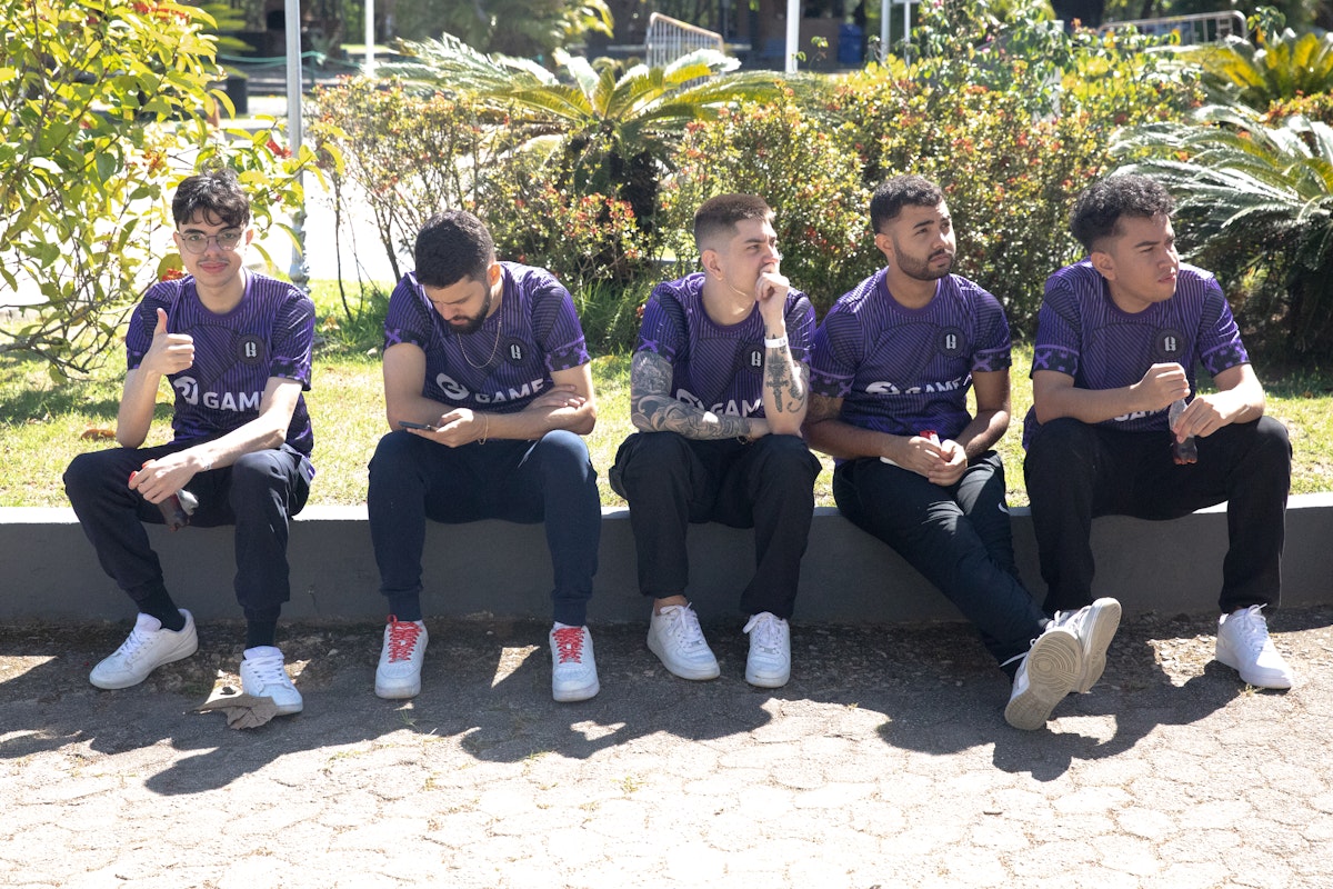 dust2_br's tweet card. Organização estava no cenário desde fevereiro deste ano
