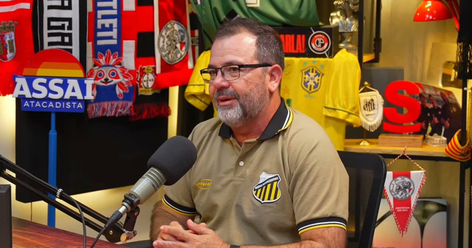 fogaonet's tweet card. Técnico do Botafogo no título da Série B em 2021, Enderson Moreira foi um dos grandes responsáveis do início da volta por cima do Glorioso. Ele pegou o clube...