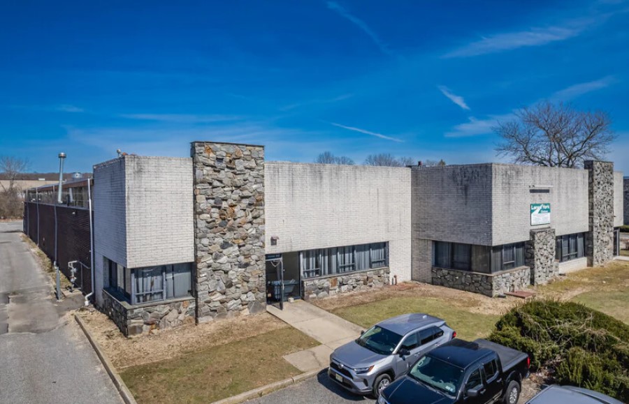 LIBN's tweet card. Gemini Pharmaceuticals expands operations with new 30,444 sq. ft. lease in Commack.