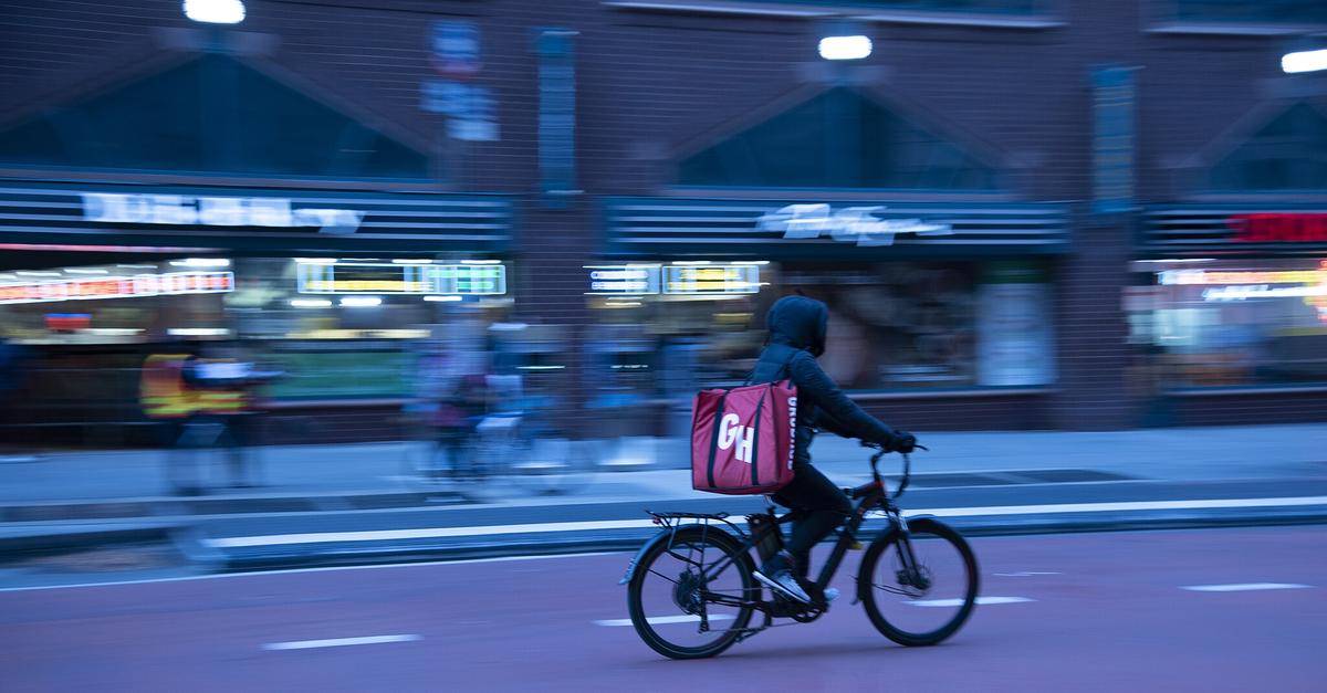 workersjusticep's tweet card. Nicole Gelinas and Ligia Guallpa on what each New York City mayoral hopeful is proposing to regulate delivery apps and e-bike/scooter/moped licensing.