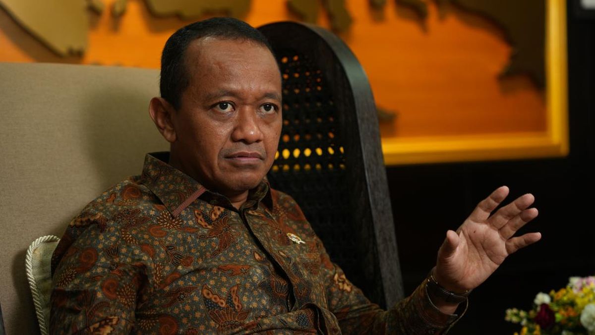 CNNIndonesia's tweet card. Menteri Investasi/BKPM Bahlil Lahadalia mengatakan Indonesia akan rugi besar jika perusahaan China Xinyi Group batal berinvestasi di Pulau Rempang.