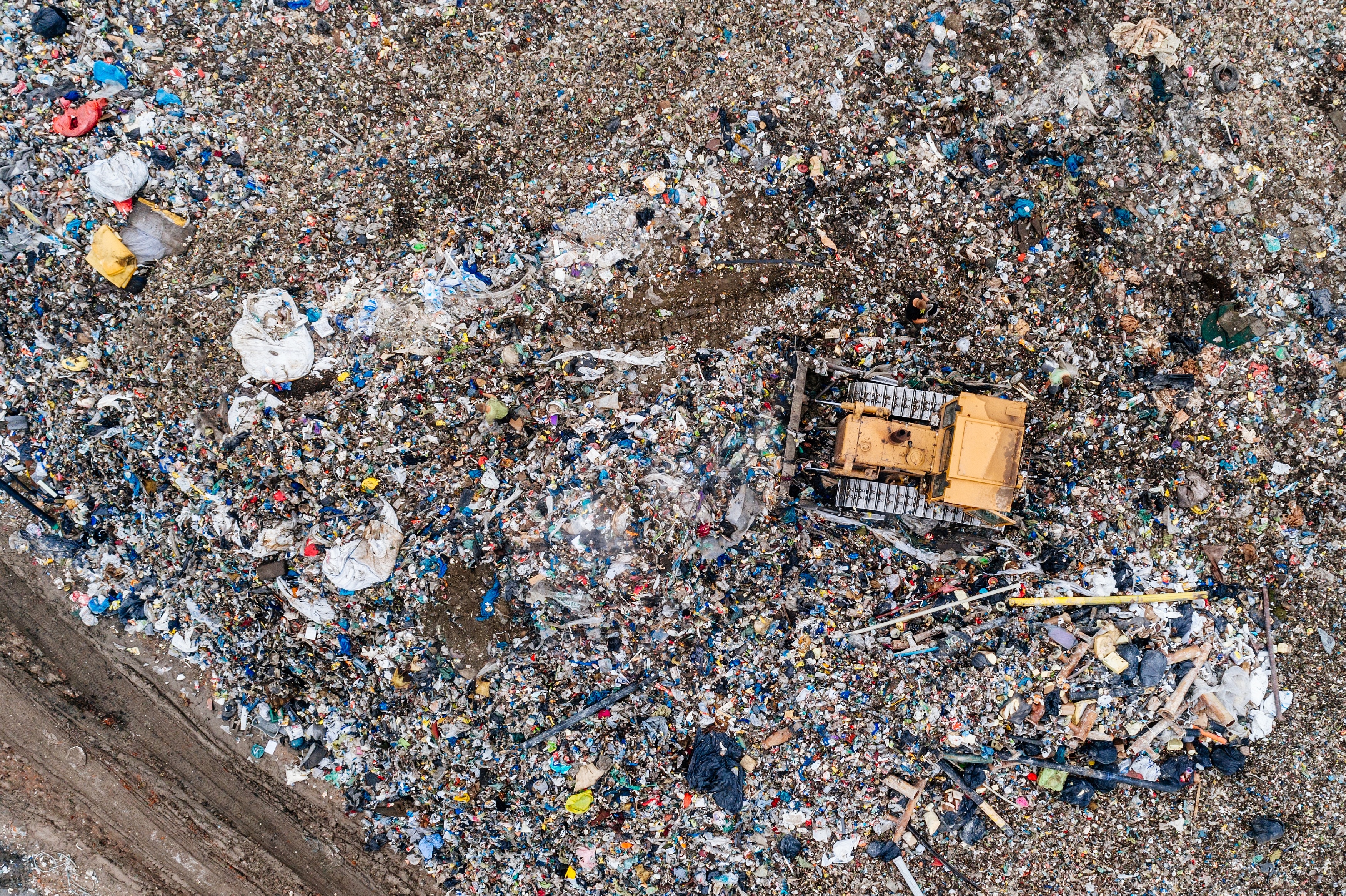 JPL_Technology's tweet card. A nonprofit group, Carbon Mapper, will use data from NASA’s EMIT mission, plus current airborne and future satellite instruments, to survey waste sites for methane emissions.
