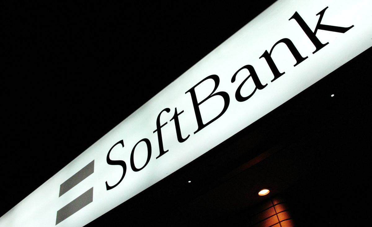technews_tw's tweet card. 日本軟銀集團（Softbank Group）傳出將以旗下英國半導體設計大廠安謀（Arm）的股票做為擔保、貸款 50 億美元，籌得的資金將用來對美國 OpenAI 進行投資。 彭博社10日報導，據多位關係人士透露，軟銀計劃追加貸款50億美元。此為軟銀為了加快對AI領域進行投資、所實施的加強資金調度措施...
