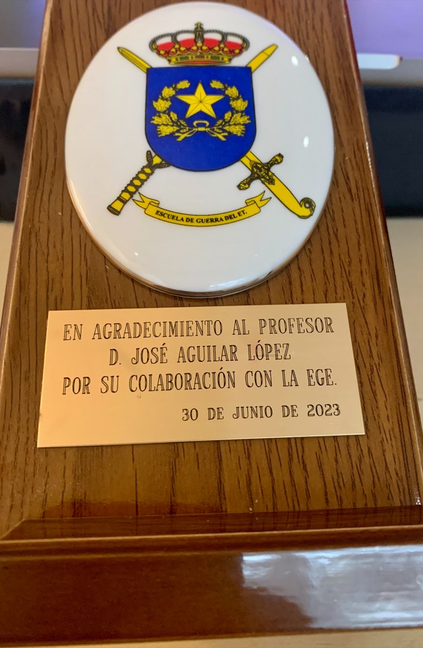josemindvalue's tweet card. Muy agradecido a la Escuela de Guerra del Ejército. Para mi colaboración con Escuelas de Negocios de España y otros países me llevo como experiencia: su rigor académico, el carácter práctico de sus...