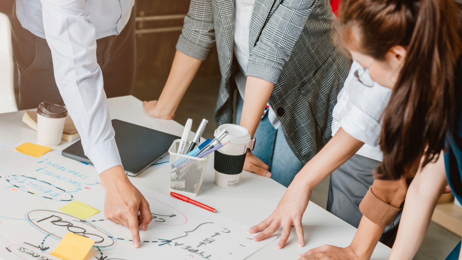 StructureM's tweet card. Level 10 Meetings aren’t just about solving internal issues. They can become a goldmine for marketing insights that drive growth.