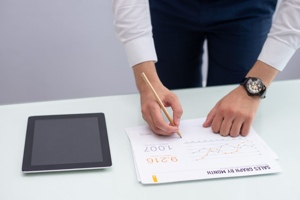 WeDataexpertise's tweet card. Learn how to leverage the scatter plot in data visualization to discover trends, patterns, and outliers in your data. Practical examples, real-world use cases, and tool comparisons included.