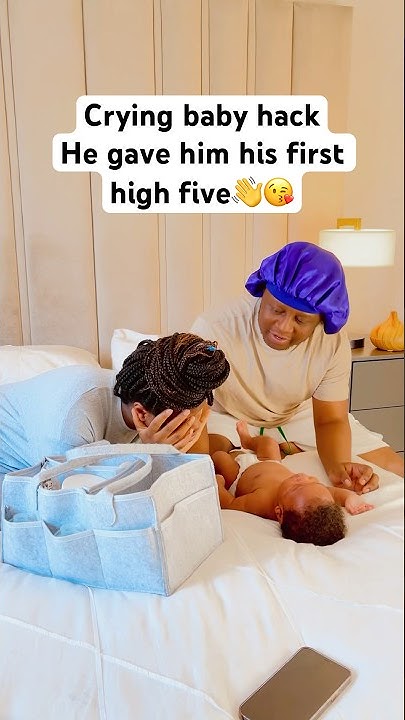 Witheez's tweet card. Crying baby hack ❤️😂,he gave his daddy his first 👋 FIVE. #viral...