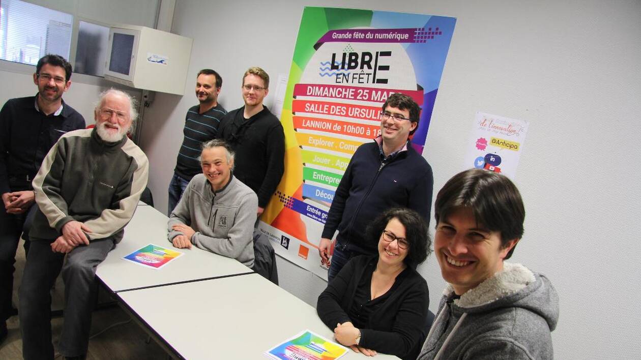 librenfetetrgor's tweet card. Avec « Libre en fête », des passionnés préparent une journée familiale pour aborder différemment notre ordi, les logiciels, notre vie sur le Net. Avec à la clé ateliers, jeux, conférences…
