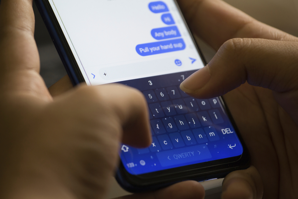 matteogracis's tweet card. Il voto sul regolamento europeo noto come “Chat Control”, che prevedeva la scansione preventiva delle comunicazioni private per individuare materiale pedopornografico, è stato rinviato dopo che i 27...