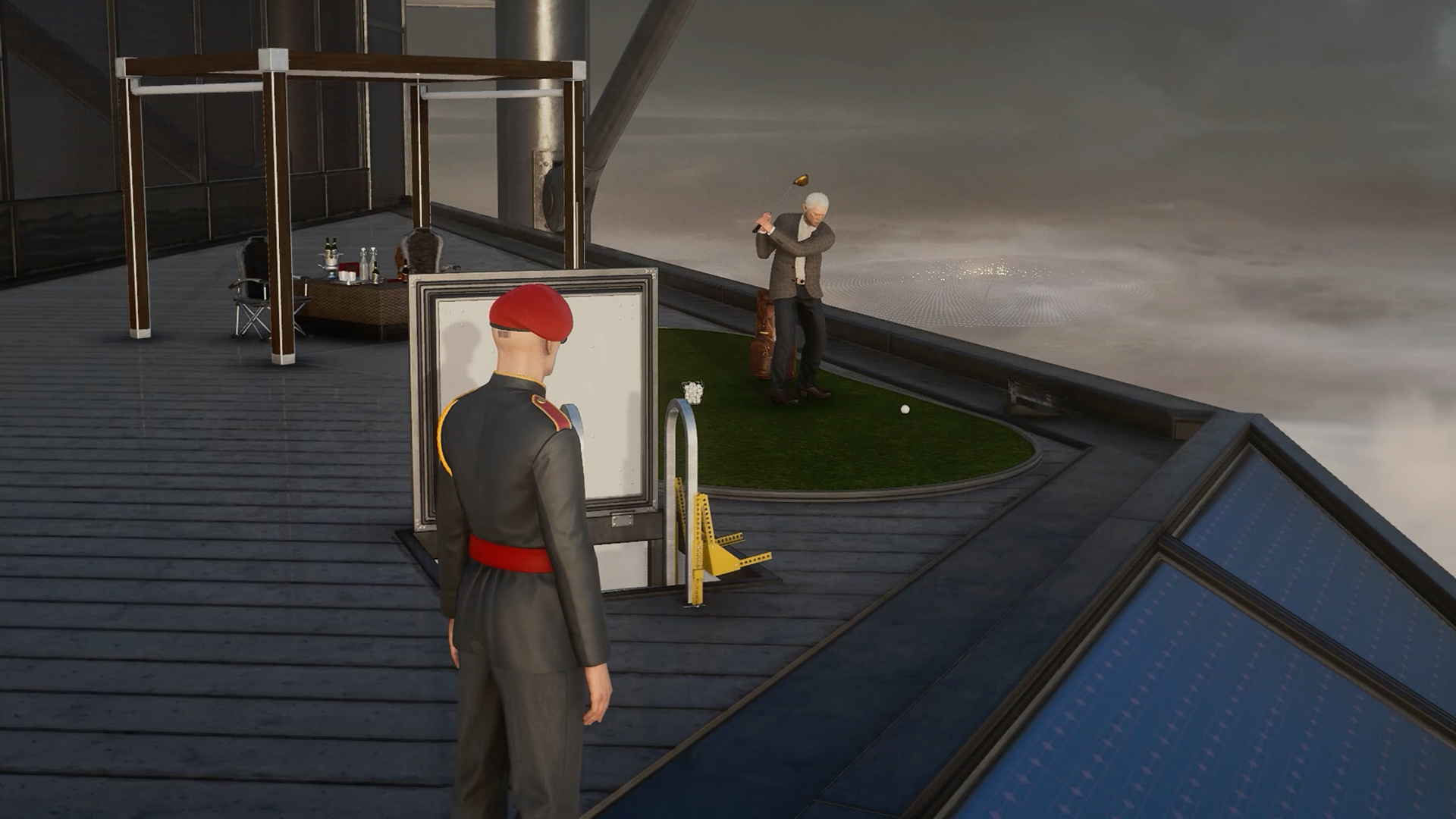 ModojoWebsite's tweet card. Learn how to complete the Angry Birdy Assassination Challenge in Hitman 3.