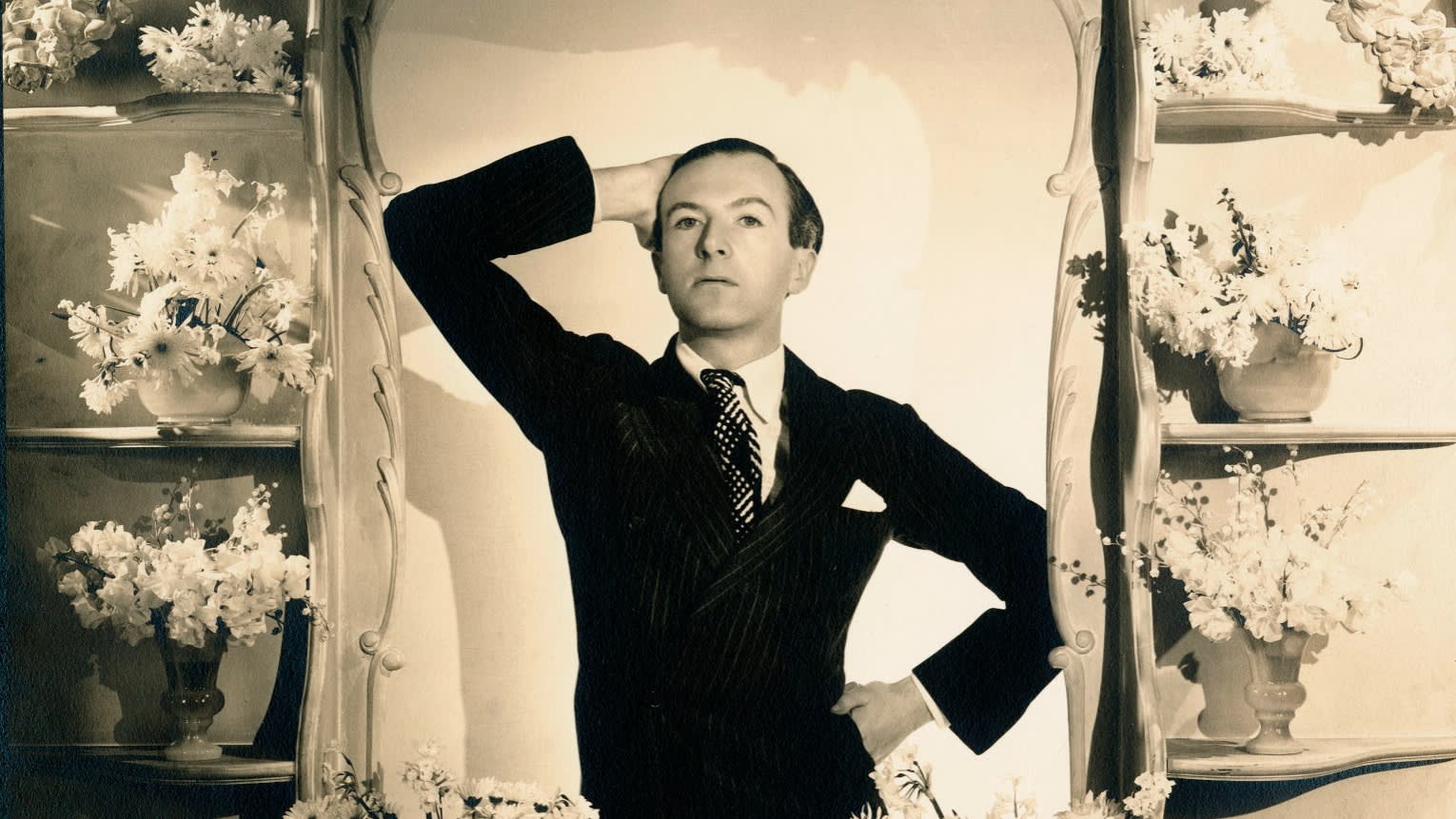 FT's tweet card. An exhibition exploring the photographer’s work highlights the role of stylish eccentrics in creativity