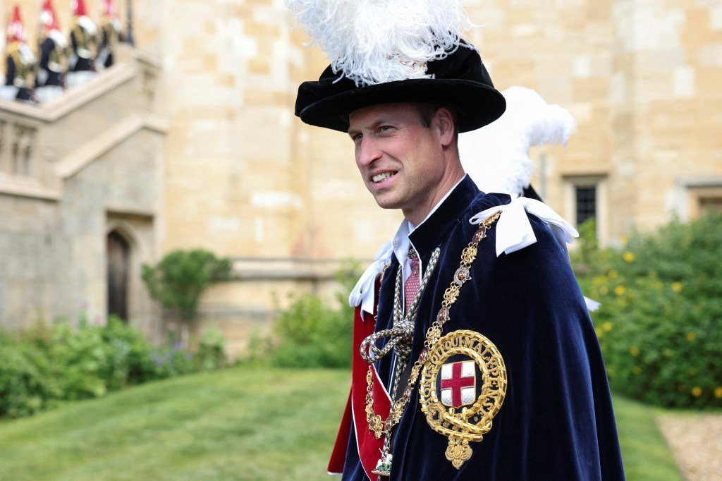Londonpulsenews's tweet card. Windsor Castle tour creates a funny moment as Prince William shares a tourist's amusing comment about Heathrow Airport.