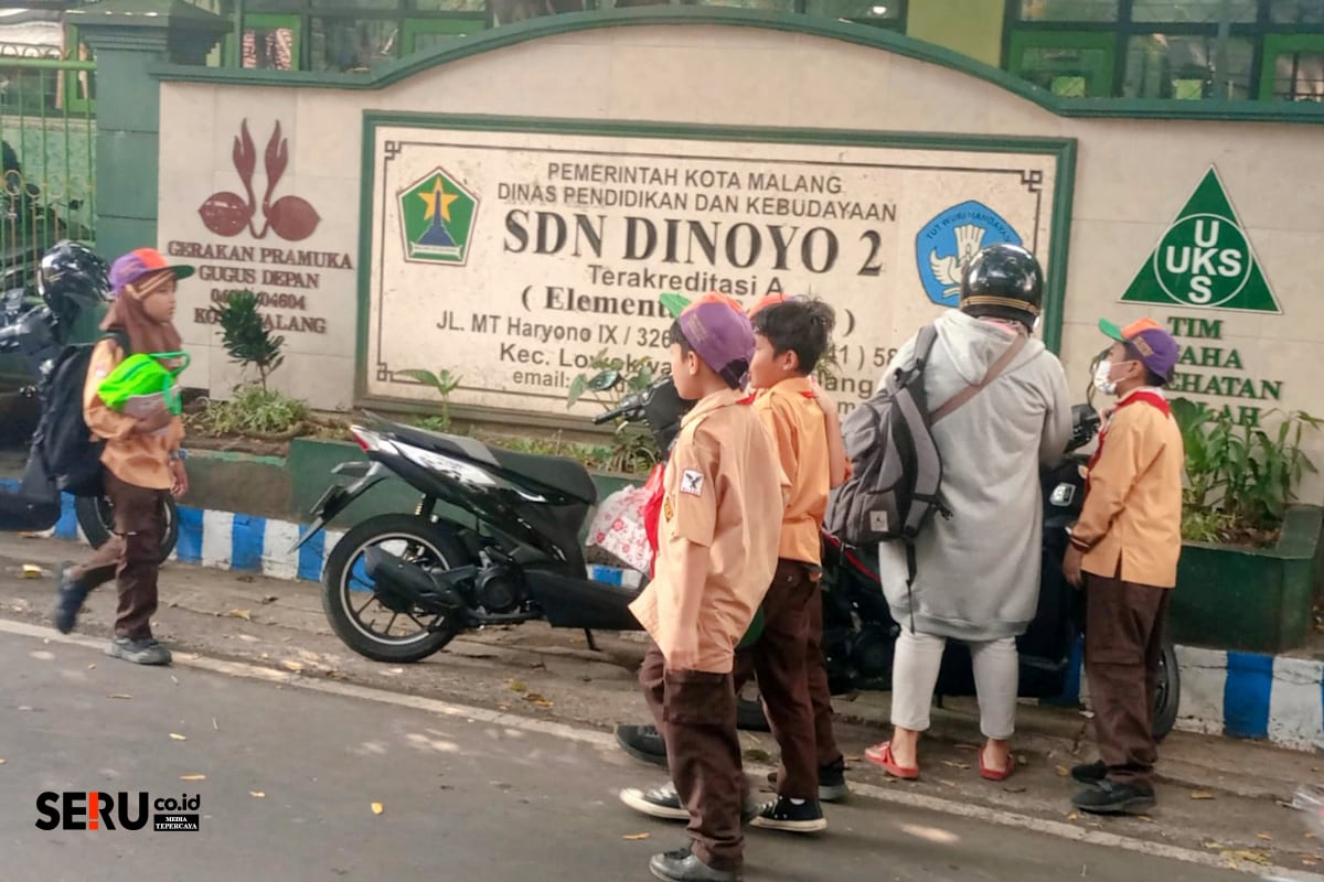 Serucoid1's tweet card. Dua SD di Kota Malang mengembalikan ratusan paket MBG kepada pihak SPPG. Makanan tersebut diduga tidak layak konsumsi, sehingga pihak sekolah memutuskan ....