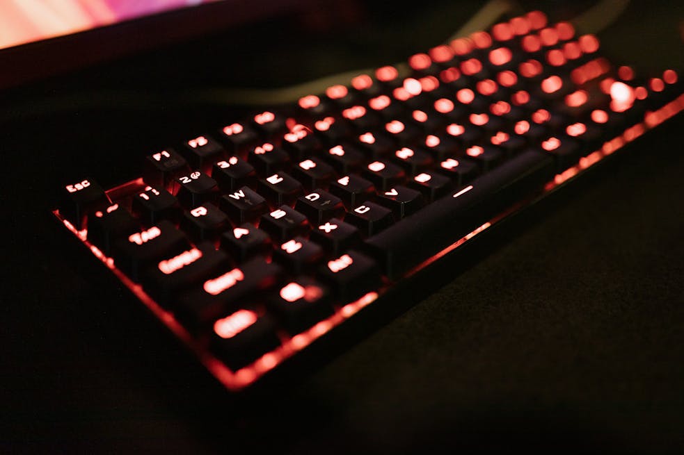 blogrecode's tweet card. See why I switched to a mechanical keyboard for writing—boosting productivity, easing wrist pain, and reviewing switches & budget options.
