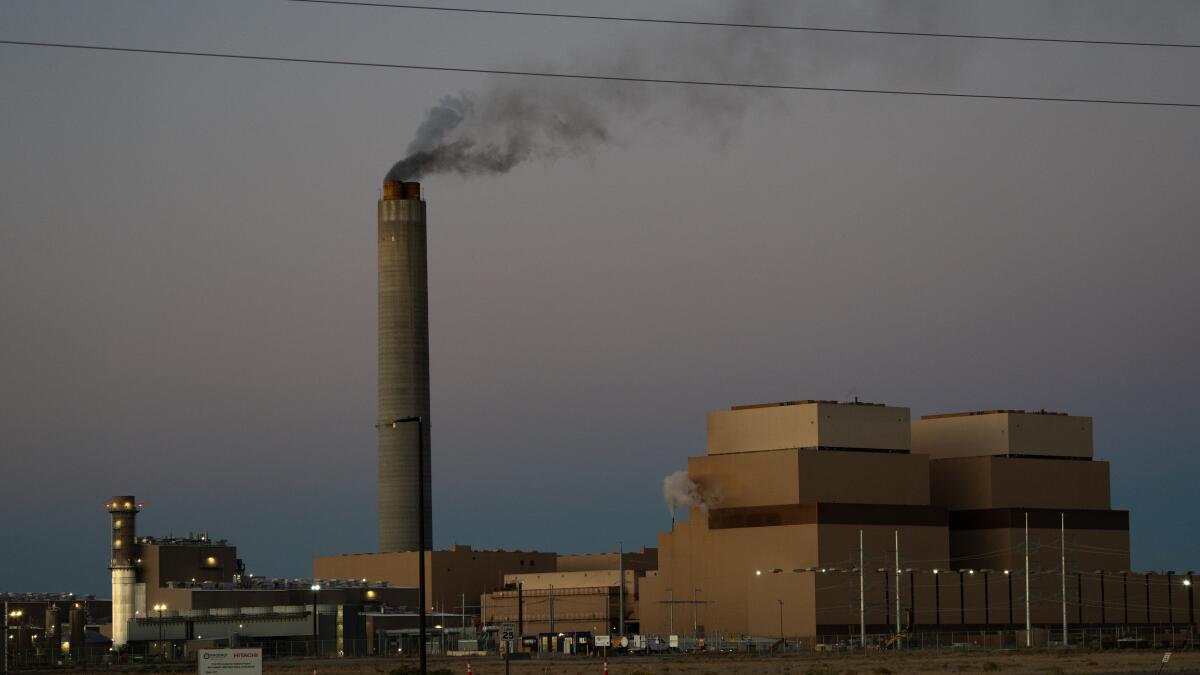 Sammy_Roth's tweet card. To replace a 40-year-old Utah coal plant, Los Angeles is investing in green hydrogen.