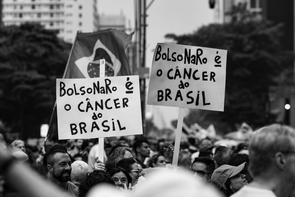 luizcesar's tweet card. Supporters of former President Jair Bolsonaro demand amnesty for the January 8 rioters, while civil society rallies against it and a proposed