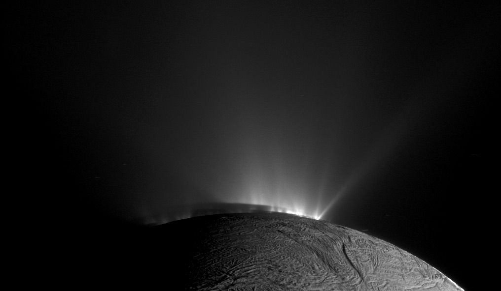 HowItWorksmag's tweet card. An ocean flowing beneath the surface of Saturn's moon Enceladus is spewing ice that holds the building blocks of life.