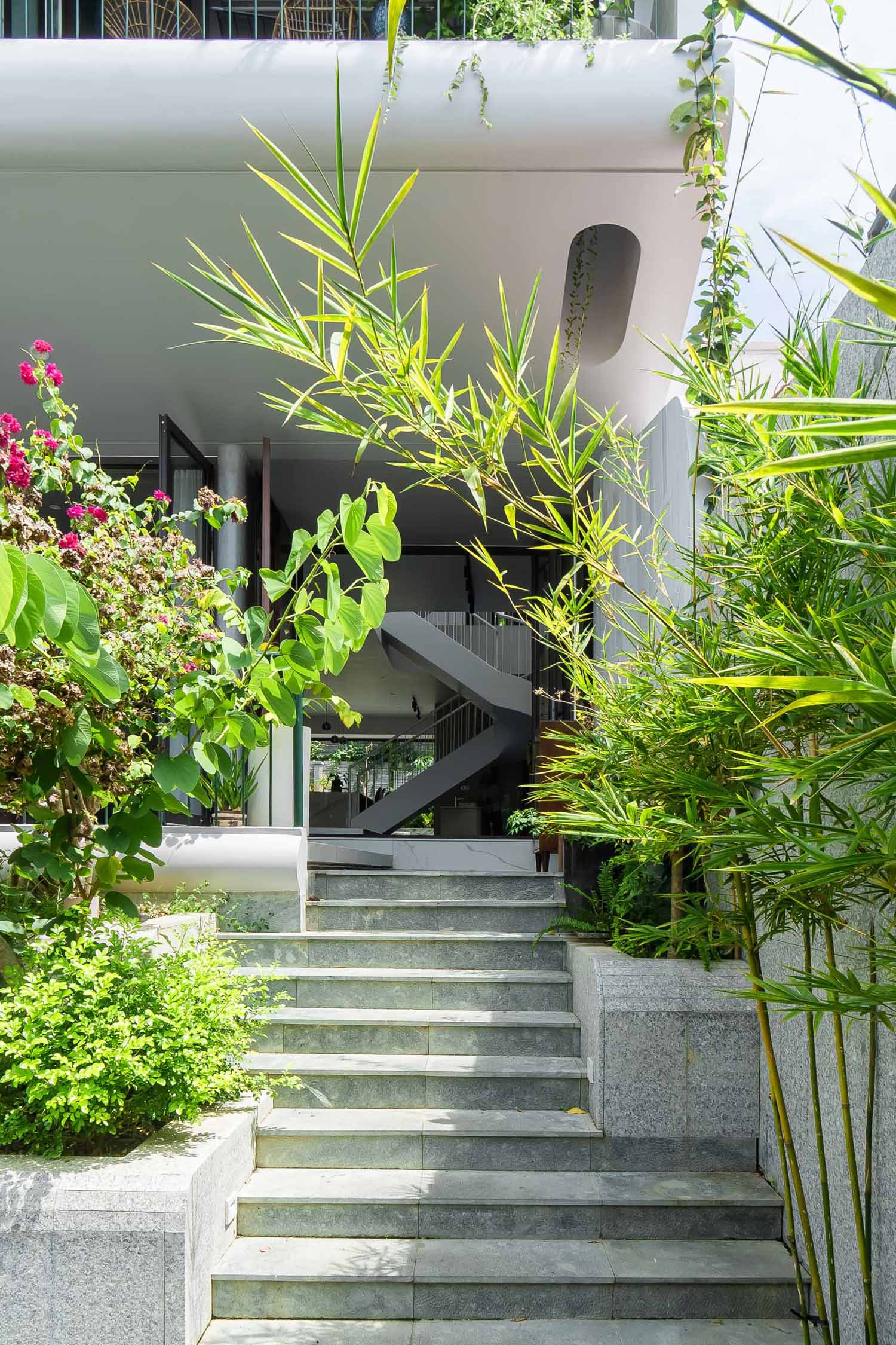 LorettaGrayVA's tweet card. You don't have to venture far into this #modernhome to find something interesting. #homelove