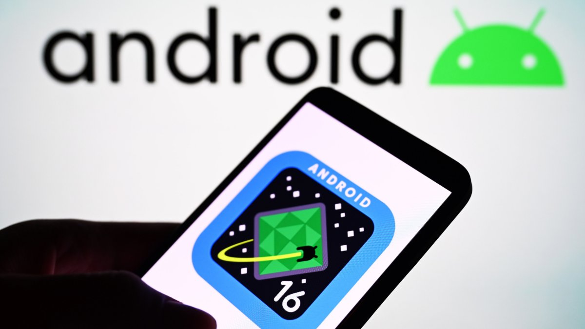 ExtremeTech's tweet card. Samsung's update roadmap makes it unlikely that the older flagship models will be eligible for the forthcoming version of Android.