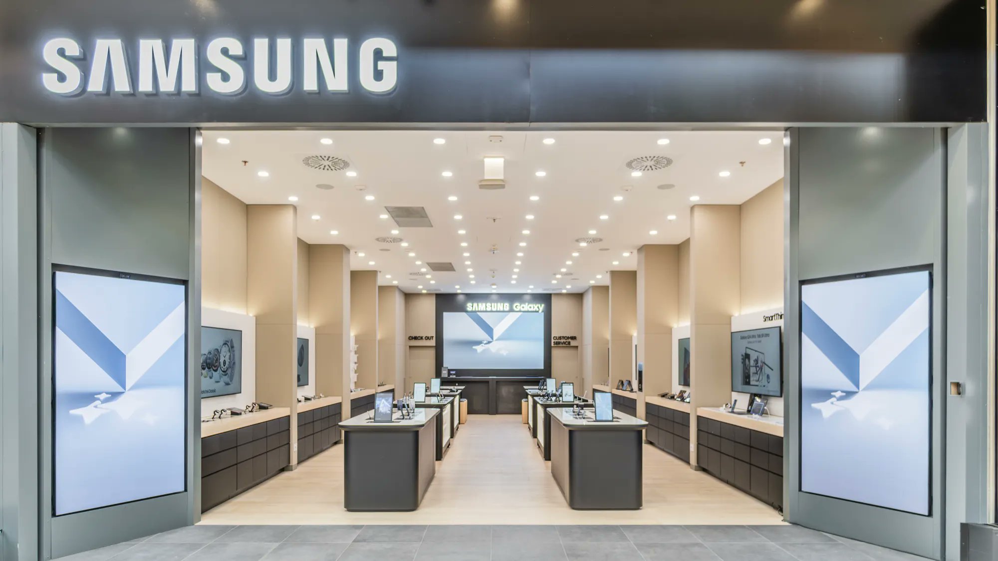 SamLoverBlog's tweet card. Samsung Electronics just introduced a new "Baro Service", a convenient option for customers for quick repair and inspection of Galaxy phones.