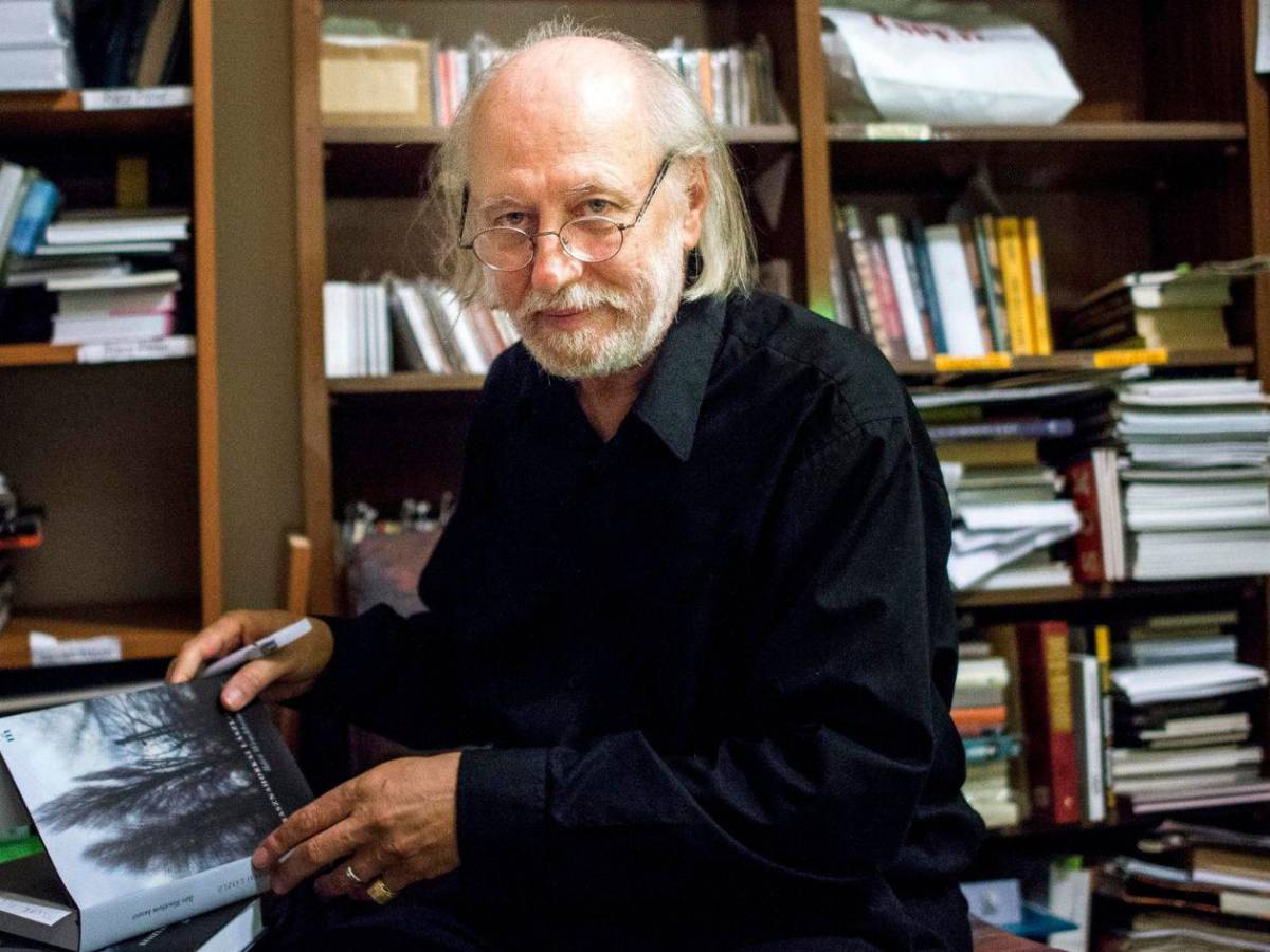 DiarioLaPrensa's tweet card. El escritor húngaro László Krasznahorkai fue galardonado este jueves por la Academia Sueca con el Premio Nobel de Literatura 2025