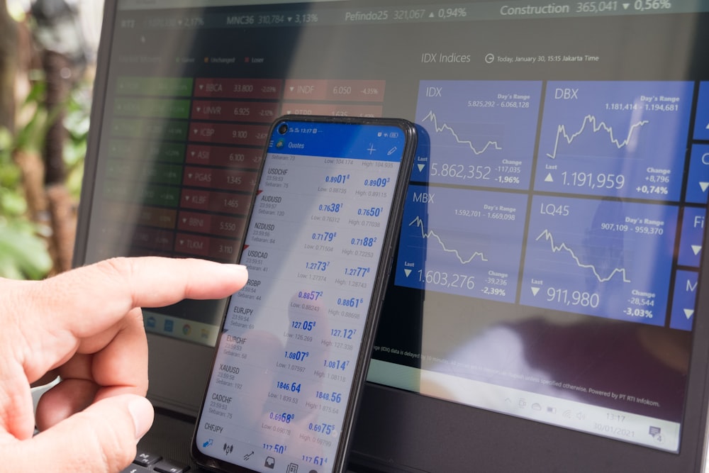 TalkMarkets's tweet card. GitLab stock slides as strong Q2 earnings are overshadowed by CFO exit, conservative guidance, and softness in new customer growth.