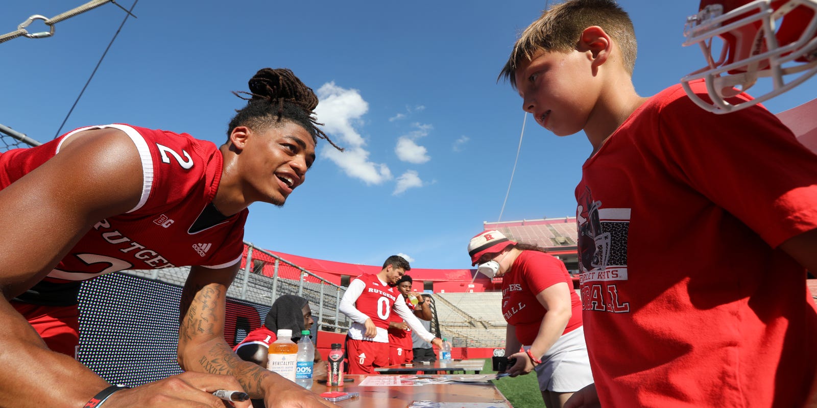 ChrisIseman's tweet card. Rutgers football players and coach Greg Schiano spent 90 minutes signing autographs for the approximately 2,000 fans.
