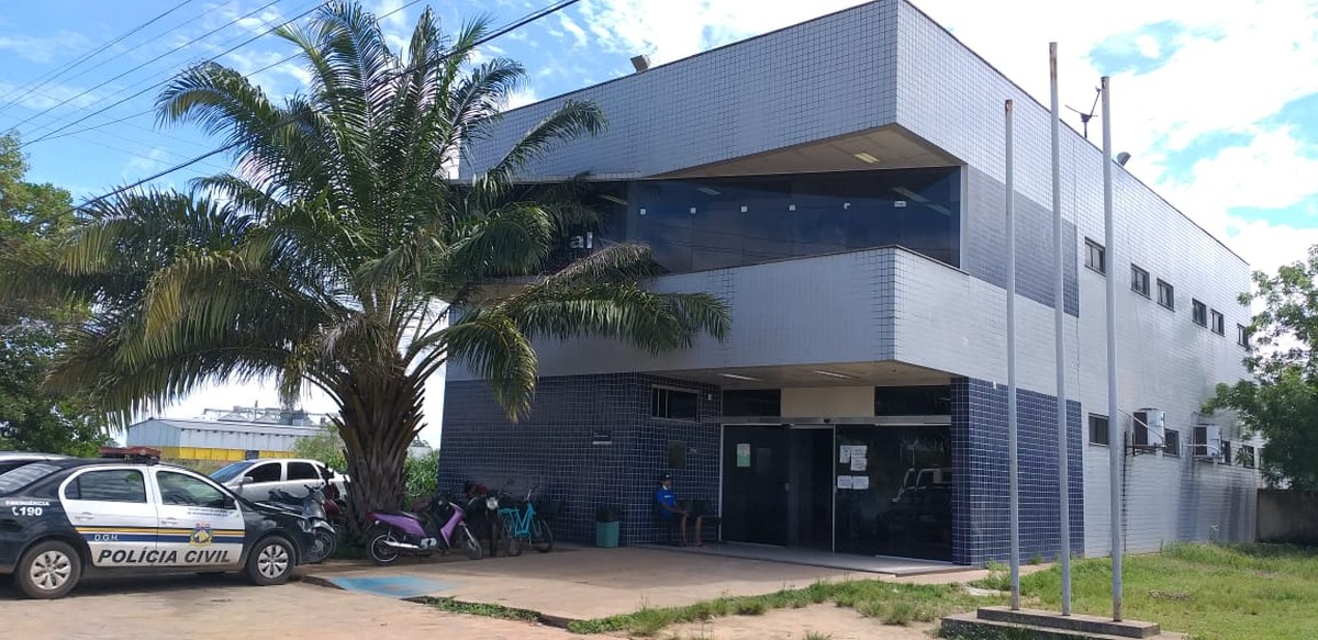 g1roraima's tweet card. O homem, de 35 anos, usou o cartão de crédito para comprar a camisa de R$ 40. O marido da vítima localizou o homem e denunciou o caso para a Polícia Militar.
