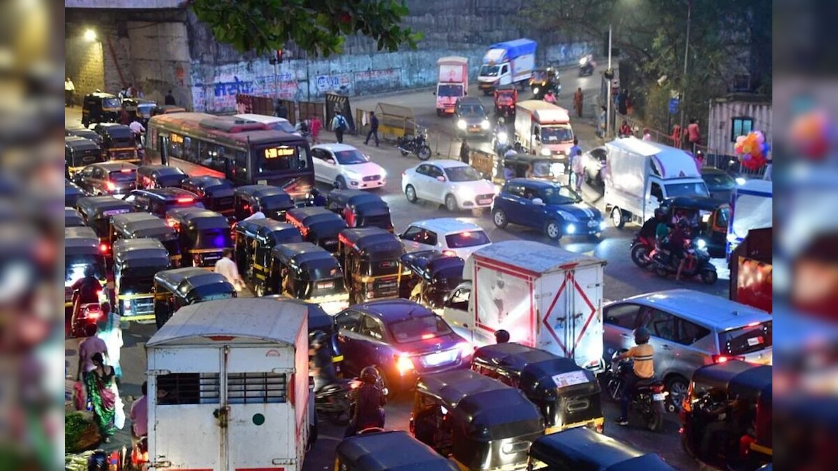 News18Kannada's tweet card. ಕಾಂದಿವಲಿ ಪೂರ್ವದ ಸಮತಾ ನಗರದ ನೈಶಾ ಶೆಟ್ಟಿ ಎಂಬ 11 ವರ್ಷದ ಬಾಲಕಿ ಟ್ರಾಫಿಕ್ ಜಾಮ್ ಅಲ್ಲಿನ ನಿವಾಸಿಗಳ ಜೀವನದ ಮೇಲೆ ಹೇಗೆ ಪರಿಣಾಮ ಬೀರುತ್ತಿದೆ ಎಂಬುದನ್ನು ಪಟ್ಟಿ ಮಾಡಿ ಶಾಸಕ ಅತುಲ್ ಭಟ್ಕಳಕರ್ ಅವರಿಗೆ ಪತ್ರ ಬರೆದಿದ್ದಾರೆ.