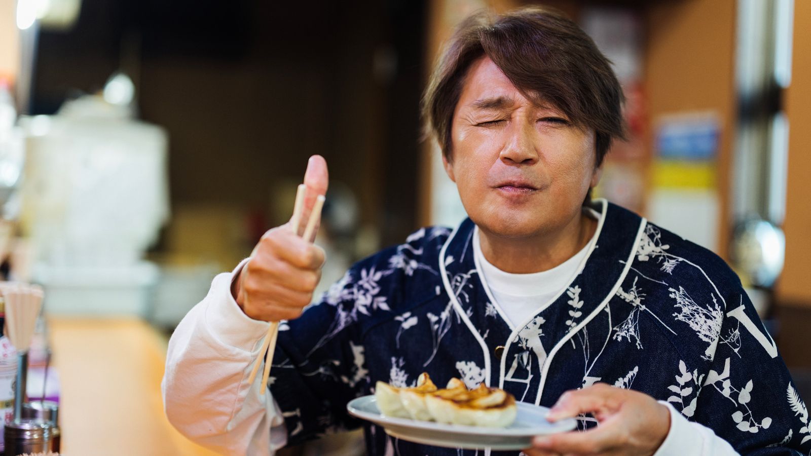 24motchy's tweet card. “食欲の秋”の気配を感じながら、マッチが訪れたのは歴史ある日暮里繊維街にほど近い『中華料理 勝楽』。元祖ファッションの町で50年愛されつづける老舗の名物料理をいただきマッチ！…