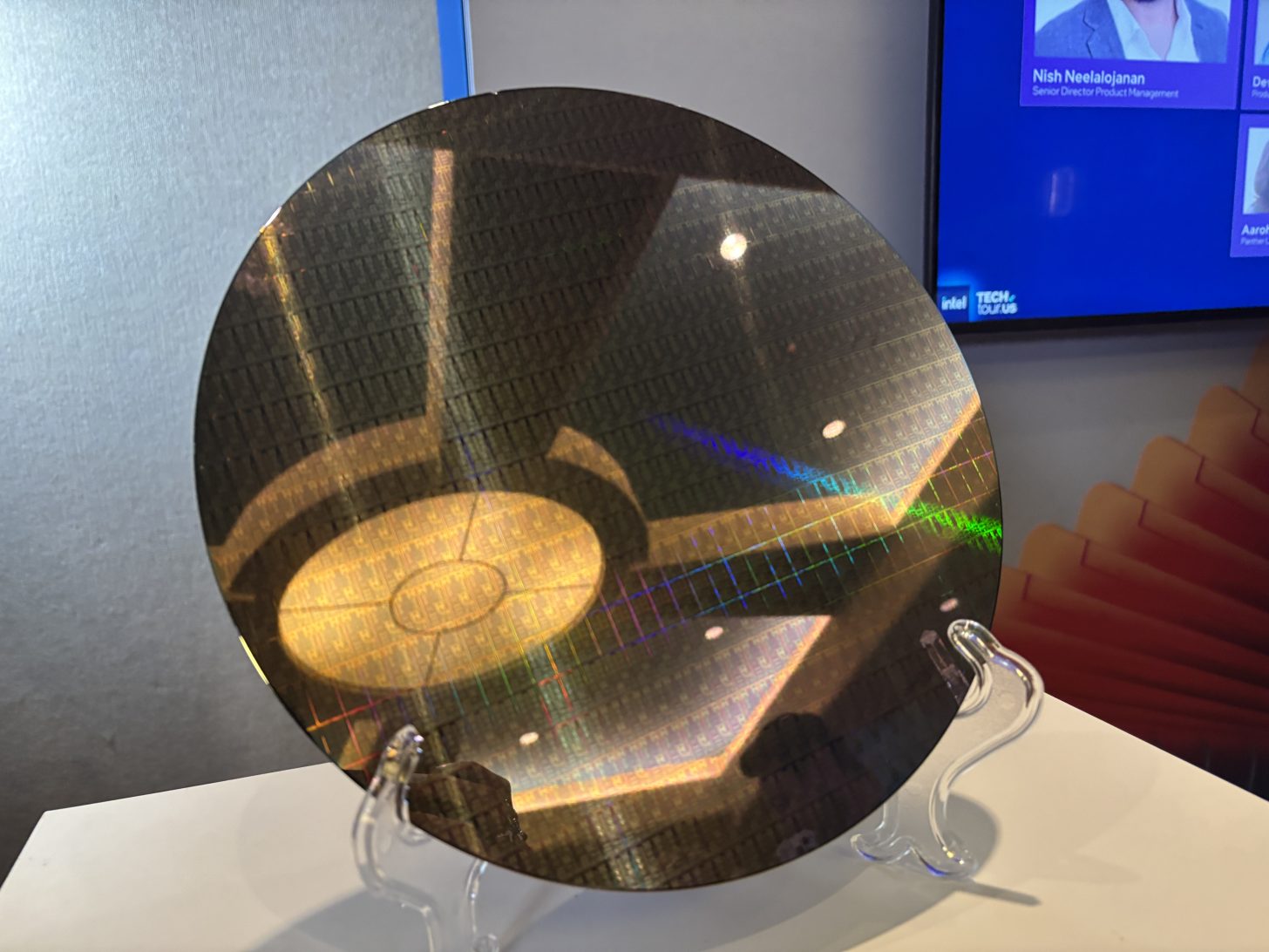 RedGamingTech's tweet card. Intel has revealed progress around the 18A chip at the Tech Tour, and the process is at an all-time low in defect density.