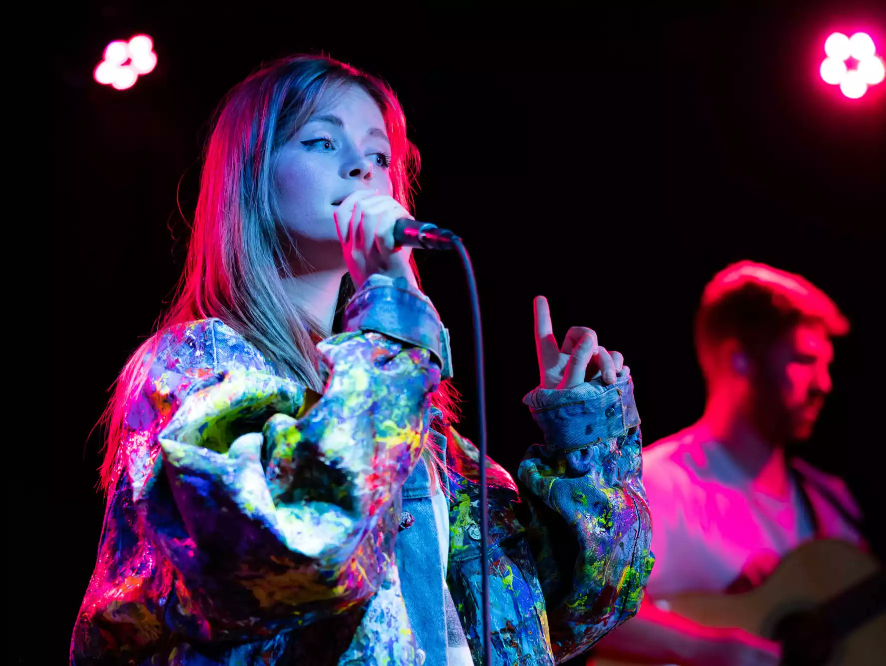 TheCurrent's tweet card. The rising singer-songwriter’s Minneapolis concert was an interactive affair, filled with bad Hinge date stories and music inspired by them.