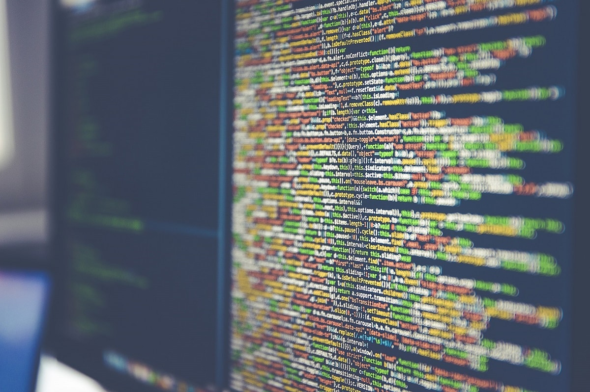 SQLStephanie's tweet card. Find out how Flyway leads the way in equipping teams with everything they need for a smarter way to do database DevOps.