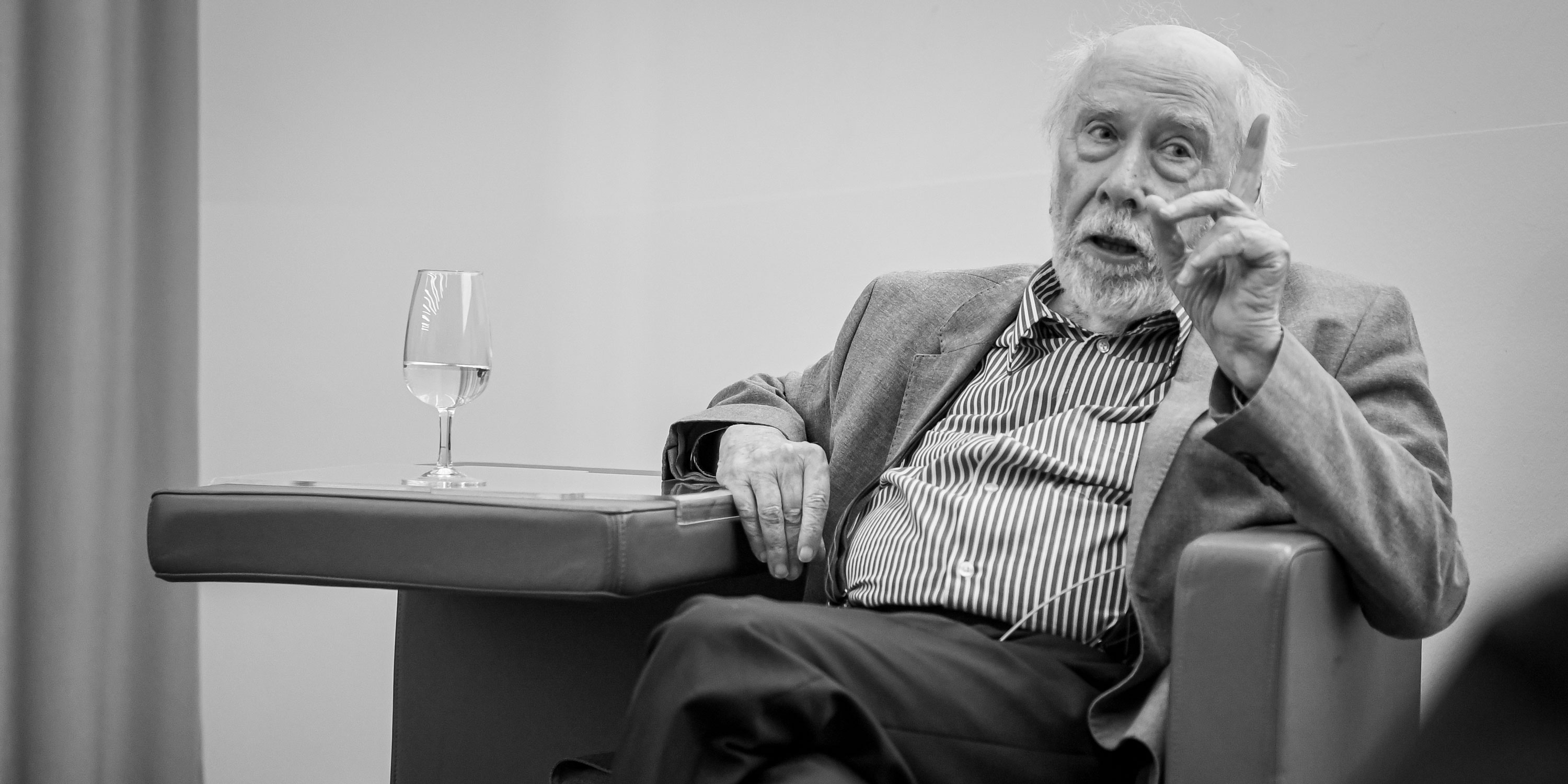 SELFHTML's tweet card. Der Computerpionier Niklaus Wirth ist am 1. Januar 2024 fast 90-jährig verstorben. Der langjährige ETH-Professor für Informatik wurde durch die Entwicklung der Programmiersprache Pascal ab 1970...