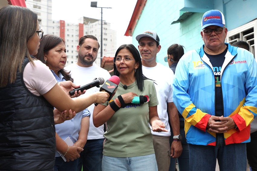 bancaynegocios's tweet card. Delcy Rodríguez, vicepresidenta Ejecutiva de Venezuela, apuntó que han avanzando con el sector de la carne en el tema de los precios.