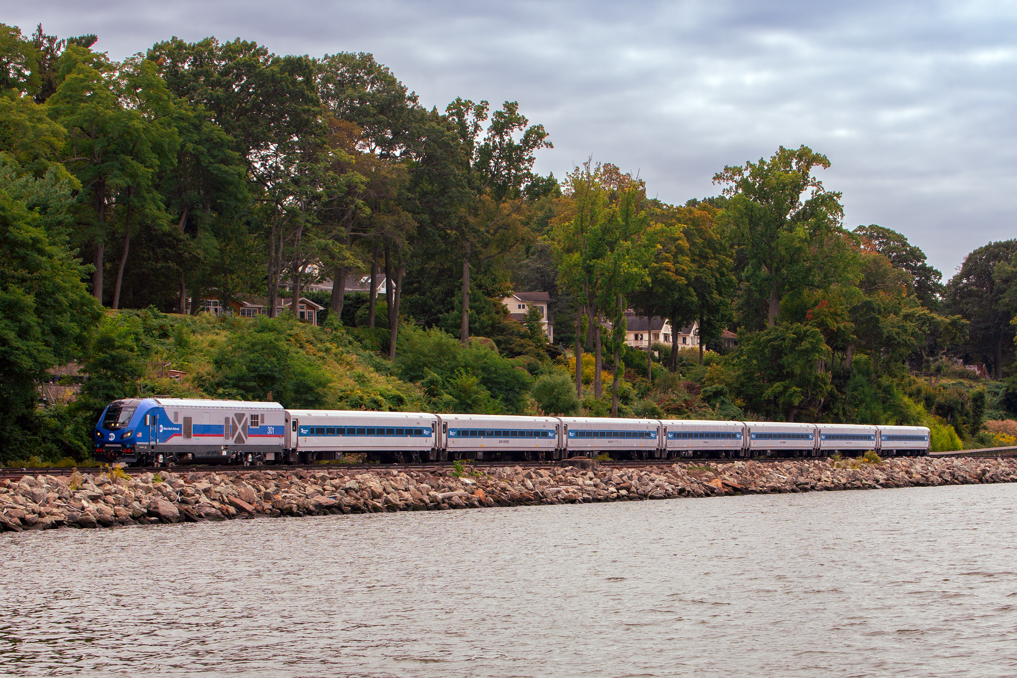 MetroNorth's tweet card. Our super-express trains on the Hudson Line will now be faster, and we're also running extra seasonal weekend service on the Hudson and New Haven lines.