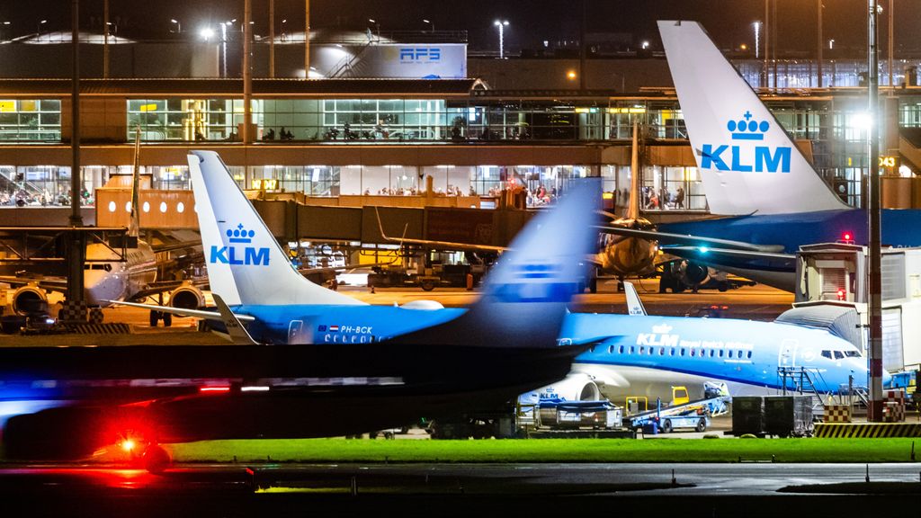 NOS's tweet card. De Amerikanen waren het niet eens met de krimp en dreigden met tegenmaatregelen, die vooral KLM zouden raken.