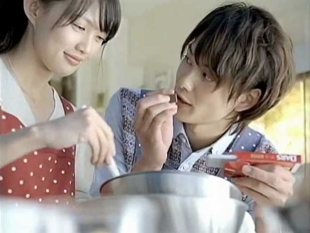 jfifdecoder's tweet card. 臼田あさ美,岡田将生 出演 森永ダース TV-CM 手作りチョコ篇。30秒版「うーん。みんな、絶対やると思う。」 臼田あさ美さんと岡田将生さんが、キッチンで楽しく手作りチョコを作る映像です。 今回のオチも、ジョー・マクモニーグルさんのコメントです。 YouTube