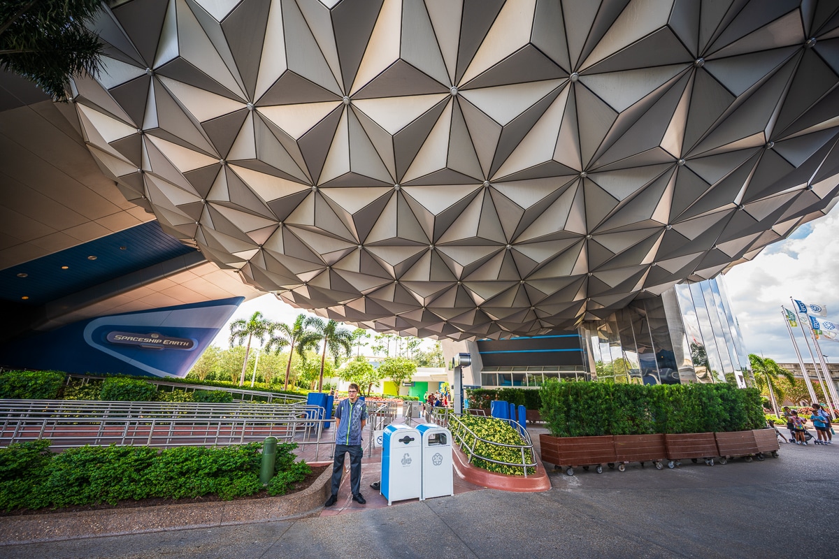 Agente_Patricia's tweet card. Spaceship Earth reabre el 25 de octubre en EPCOT tras mejoras técnicas. ¡Descubre qué esperar y cómo planear tu visita con Agente Patricia!