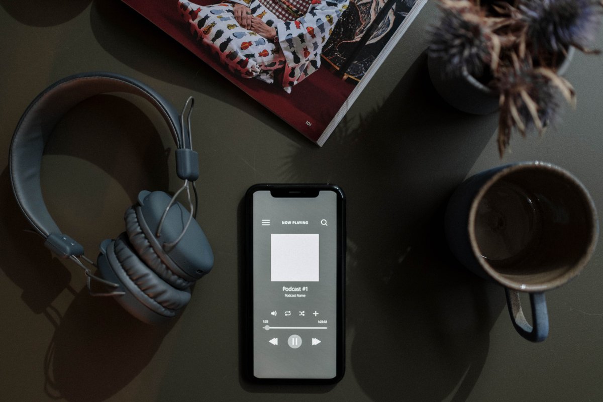 AndroidGuias's tweet card. Descubre las mejores aplicaciones para escuchar podcasts en Android. Comparativa 2025: ventajas, funciones y cómo elegir tu app.