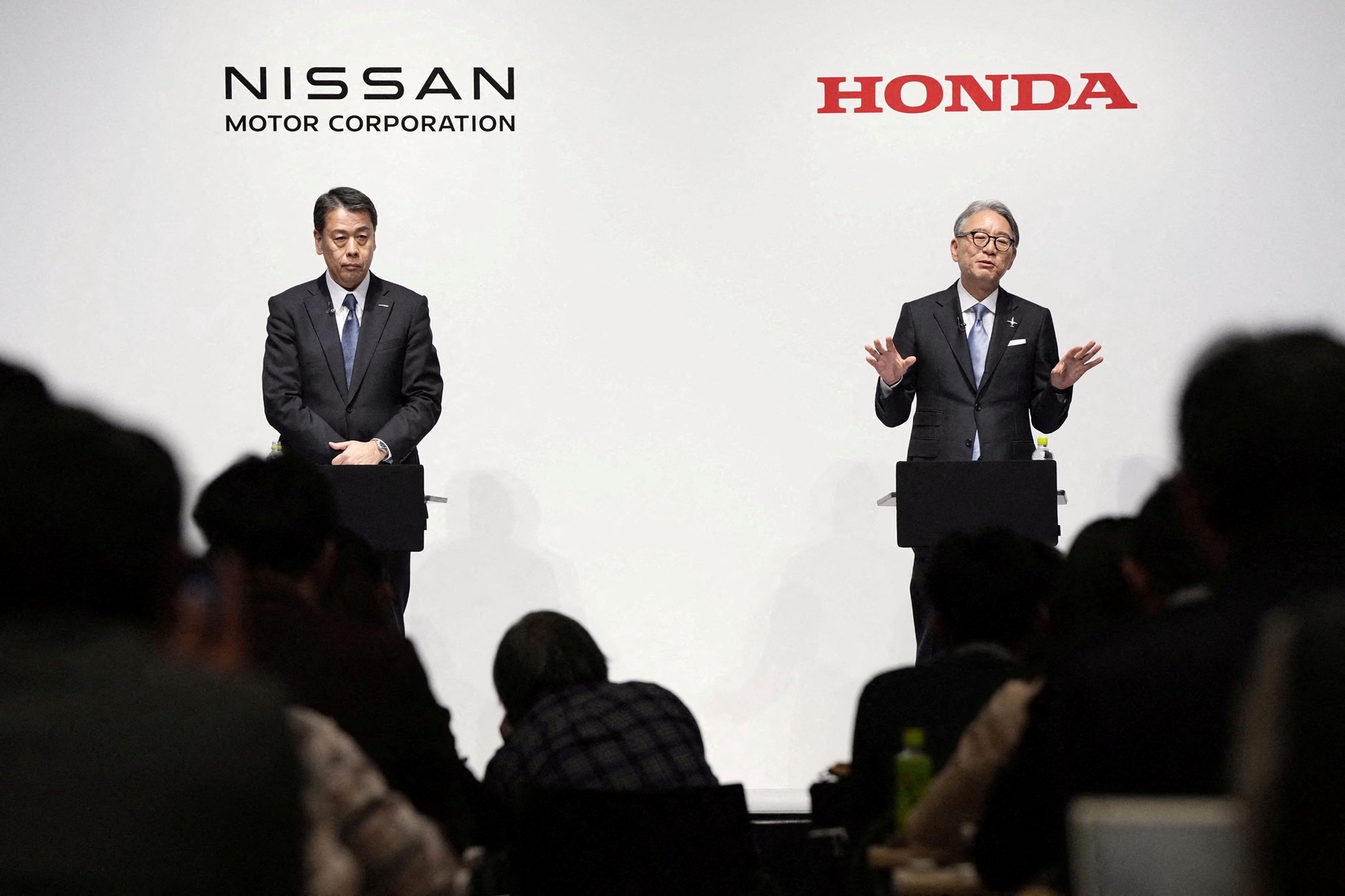 dynamicsTutor's tweet card. The merger could create one of the world's largest automakers, but challenges like cultural differences and financial hurdles remain significant.
