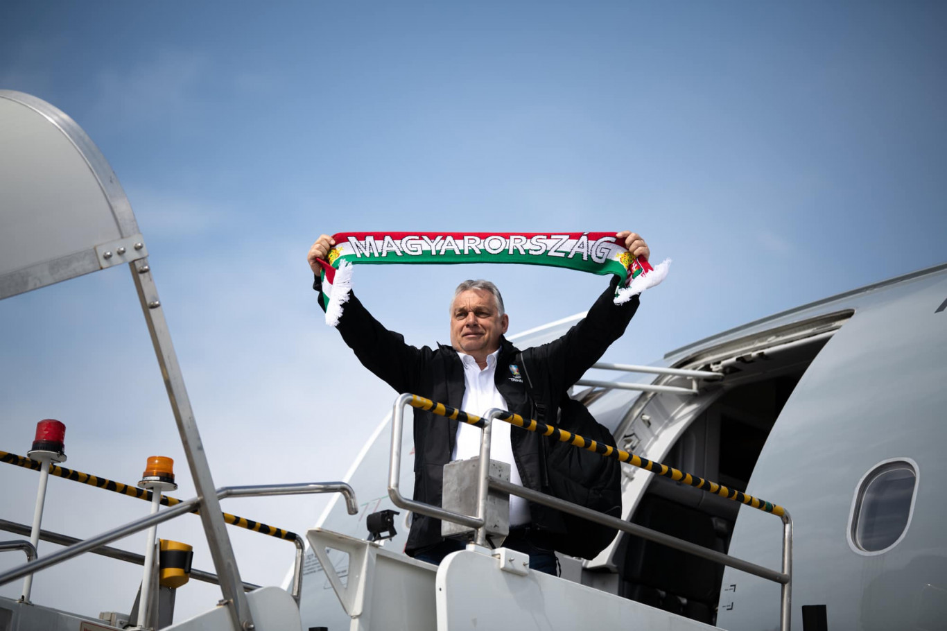 PardiZoltan's tweet card. Hacsak a Külgazdasági és Külügyminisztérium nem cáfol rá a Kabinetirodára, akkor Orbán Viktor hazudott.